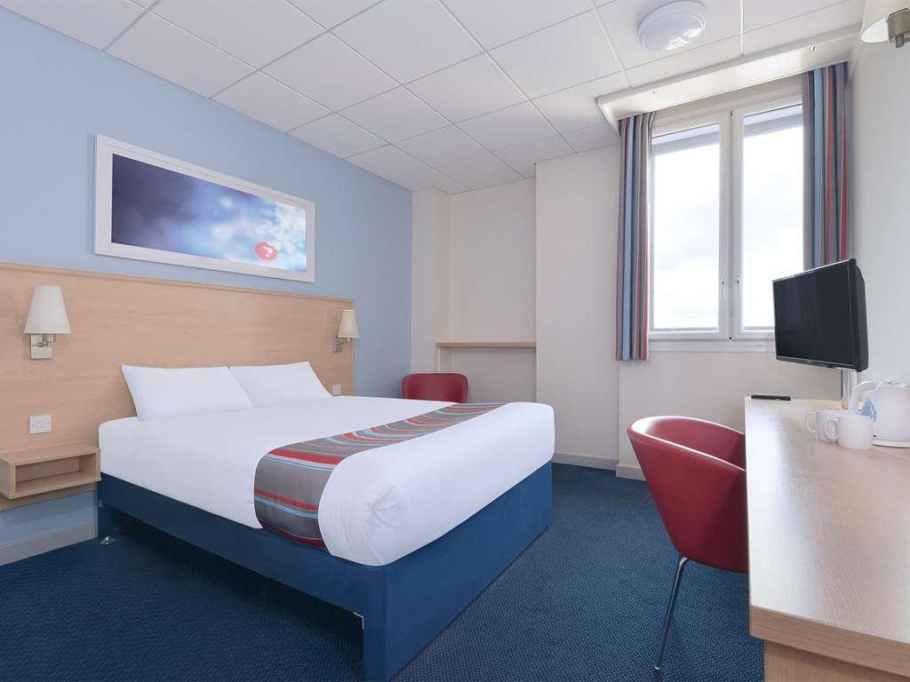 Travelodge Northampton Upton Way 객실 사진